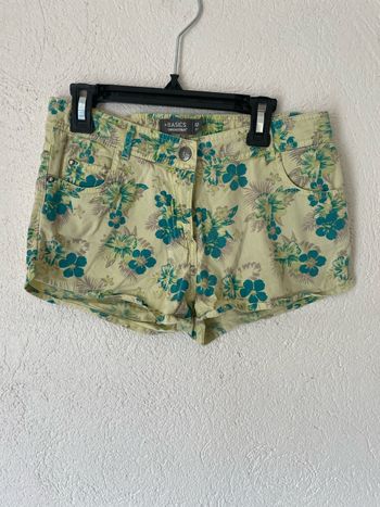 Short à fleurs