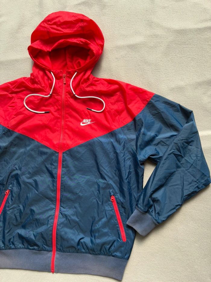 Veste sportwear coupe vent bleu marine et rouge Nike taille S en très bon état - photo numéro 4