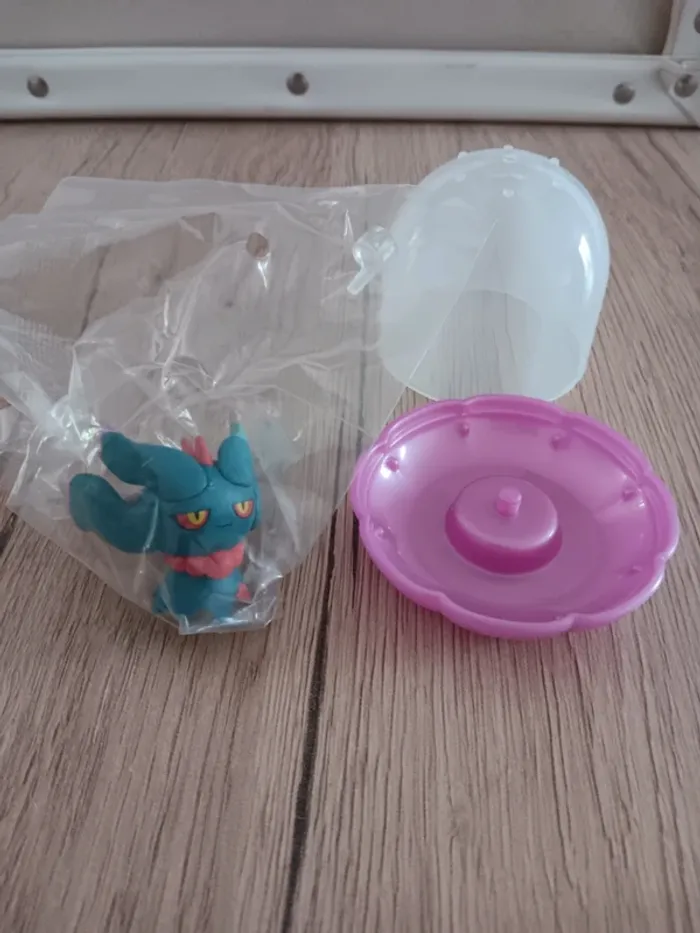 Petite figurine pokemon