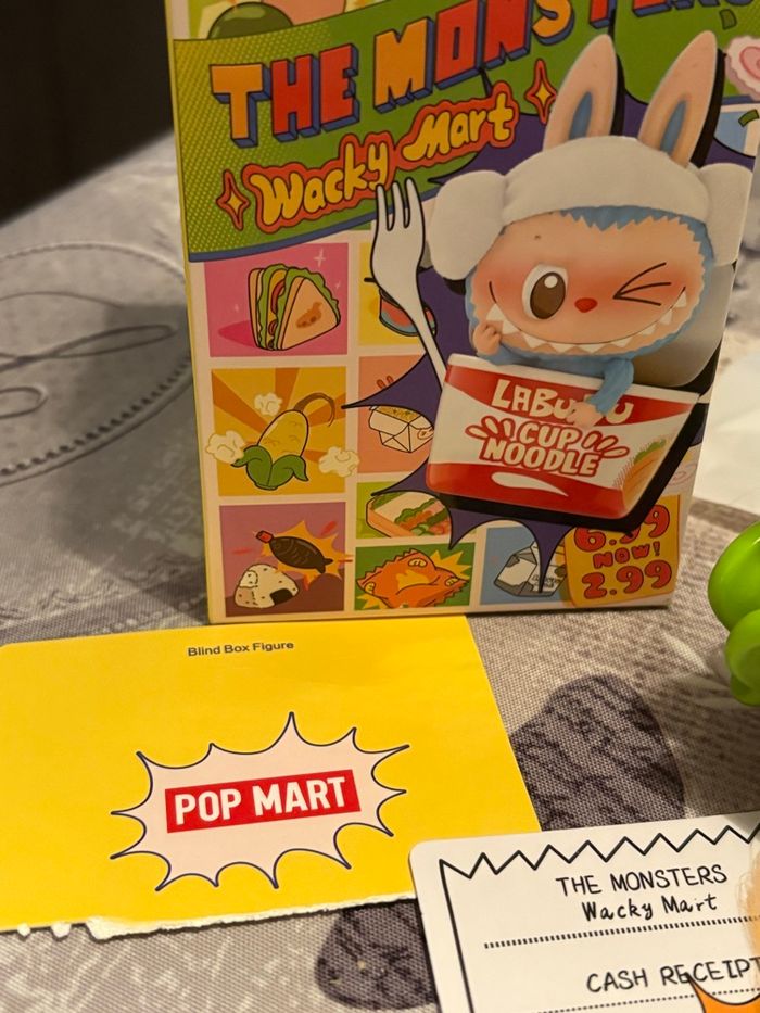 Labubu  Wacky Mart series PopMart - photo numéro 4