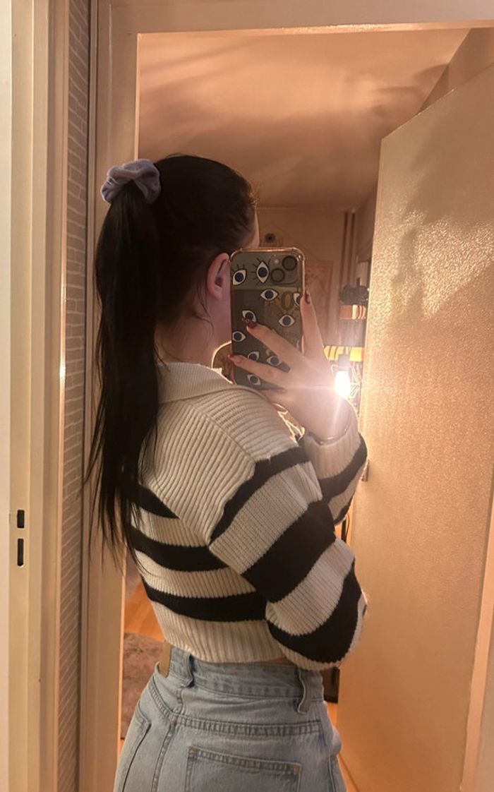 Pull crop top noir et blanc 👚 - photo numéro 3