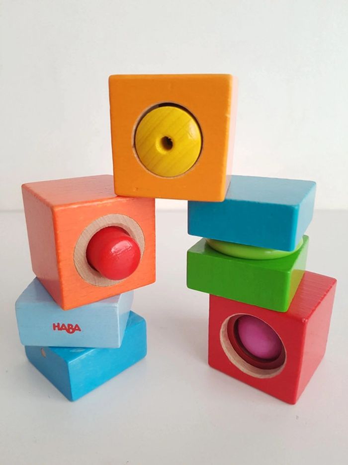 Cubes sensoriels en bois Haba et hochet Moulin Roty - photo numéro 4