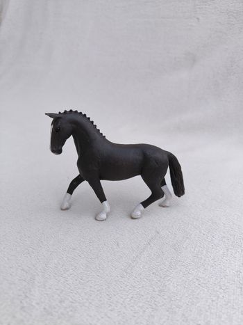 Jument hanovrienne Schleich