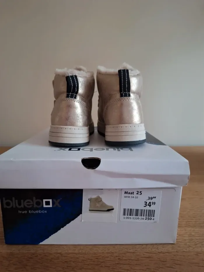 Nieuwe goudkleurige schoenen - photo numéro 4