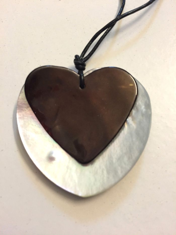 Collier pendentif nacre coeur NEUF