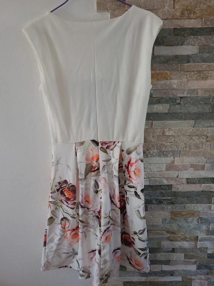 Robe blanche fleuri - photo numéro 3