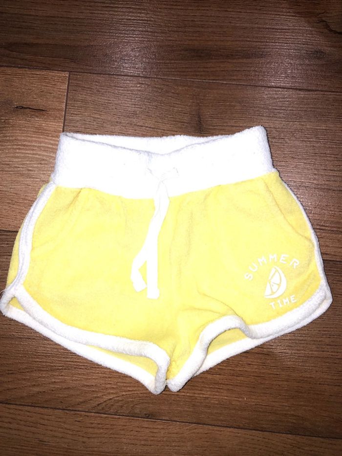Short kiabi 🌺 taille 3 ans très bon état