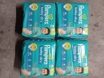 4 paquet de couche Pampers taille 6 a 42€