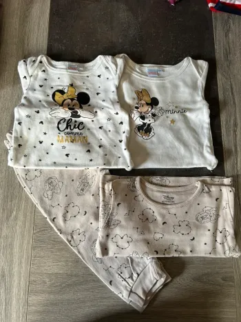Lot 2 bodies + 1 pyjama