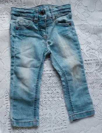 Jean skinny bleu clair - coupe droite, Benetton, en très bon état, taille 3 mois
