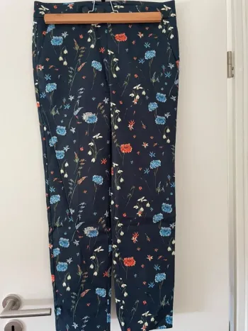 Pantalon bleu marine à fleurs mango taille 36