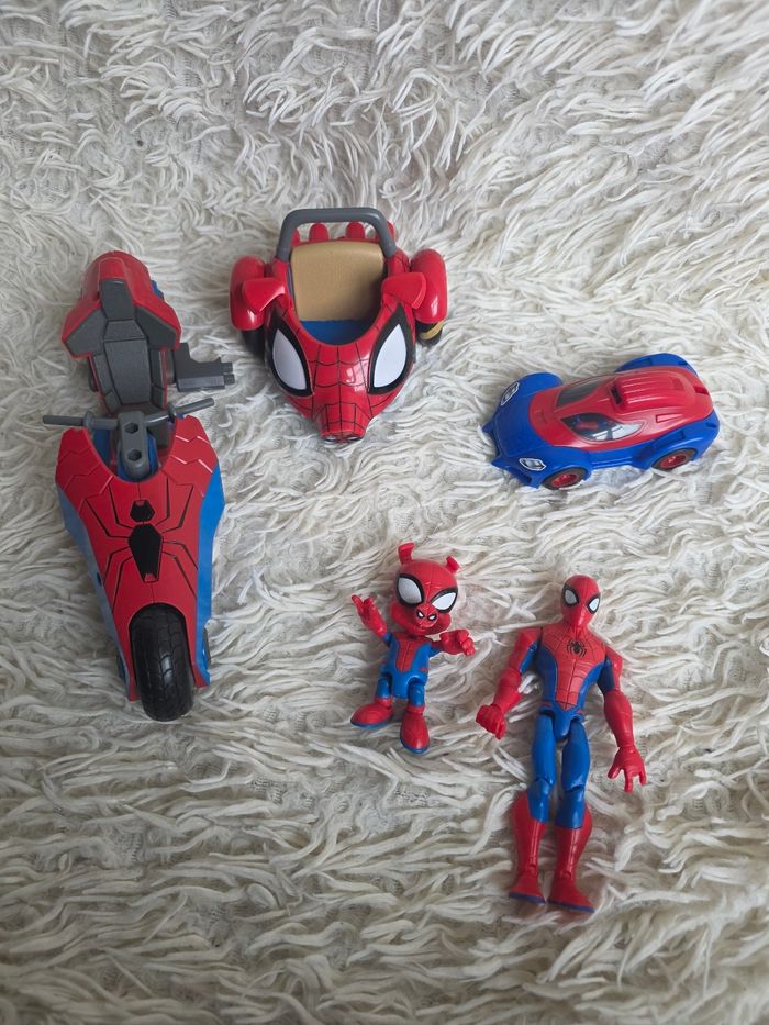 Voiture disney spiderman et spider cochon disneyland paris - photo numéro 5