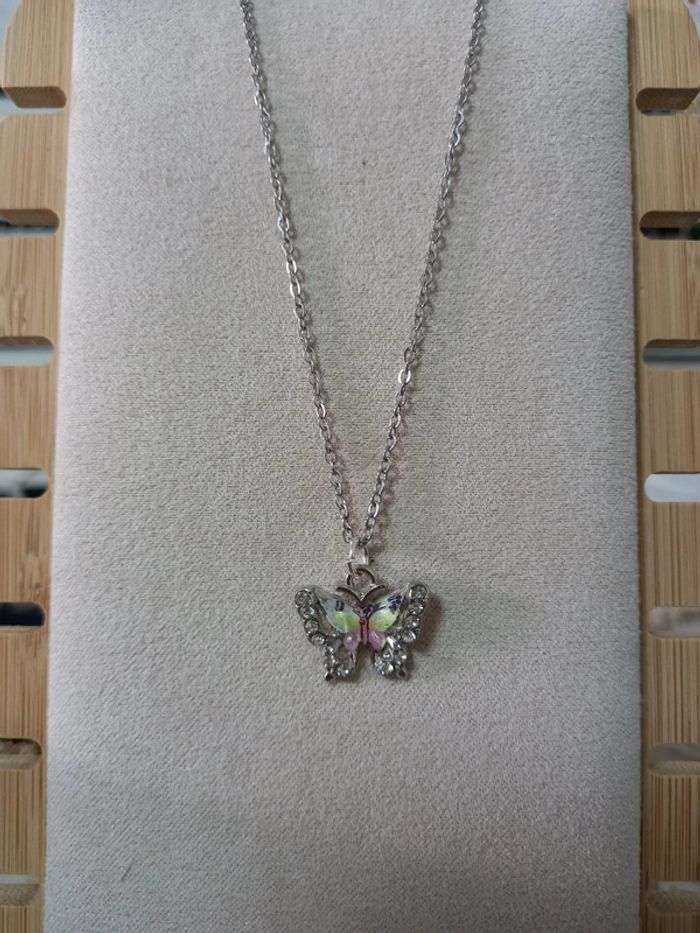 Collier papillon