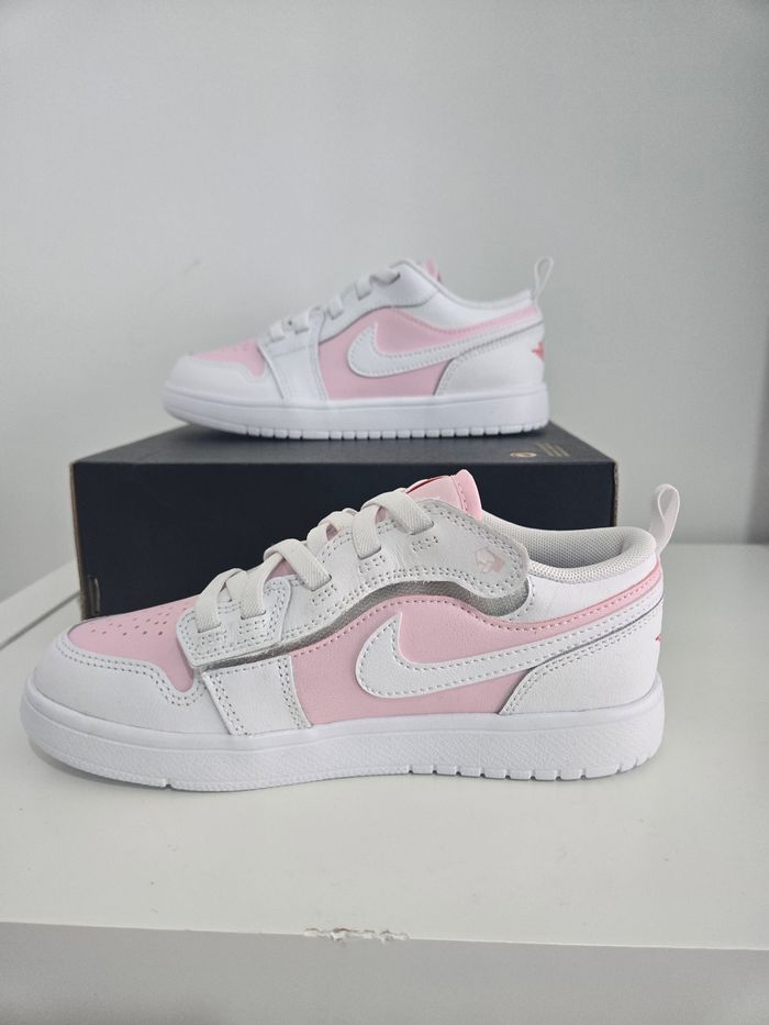 Nike Jordan 1 low taille 35 neuves blanc rose - photo numéro 2