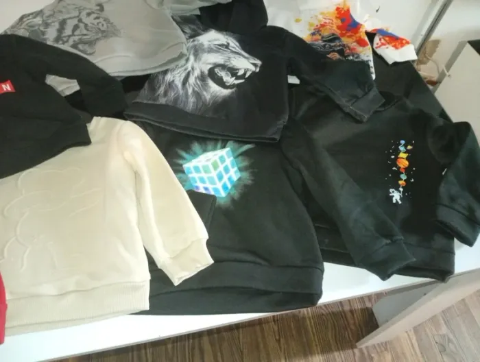 Lot de 8 sweats 4 ans - photo numéro 3