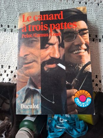 Le canard à trois pattes