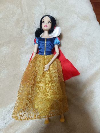 Barbie blanche neige articuler