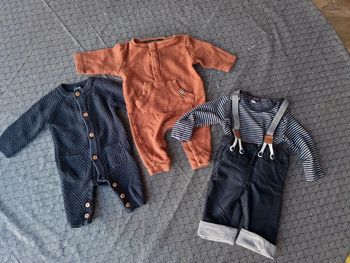 Lot 4 vêtements automne hiver taille 1 mois