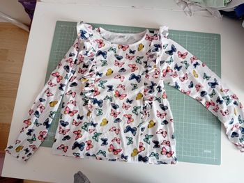 T-shirt manches longues motif papillon multicolore 