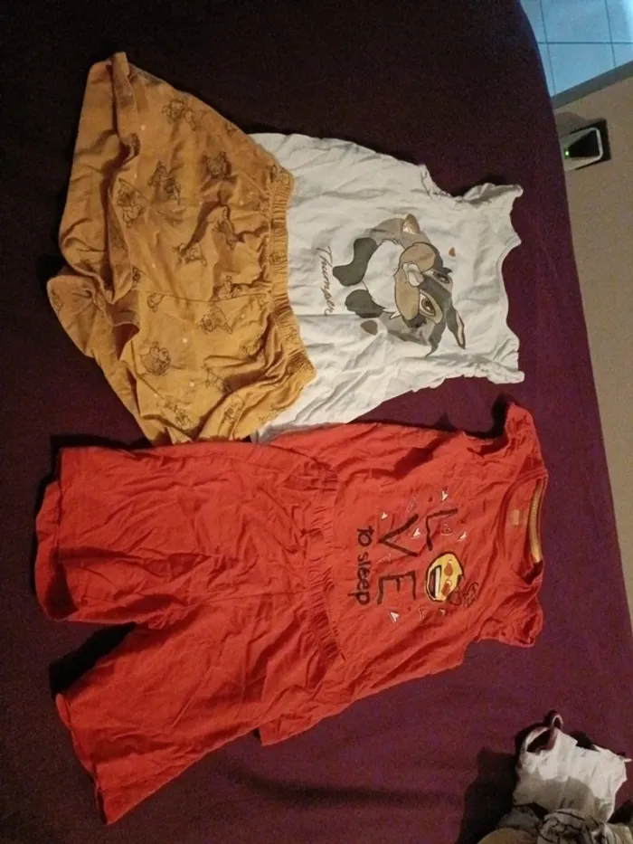 Deux pyjamas deux pièces Disney panpan emoji 10 ans