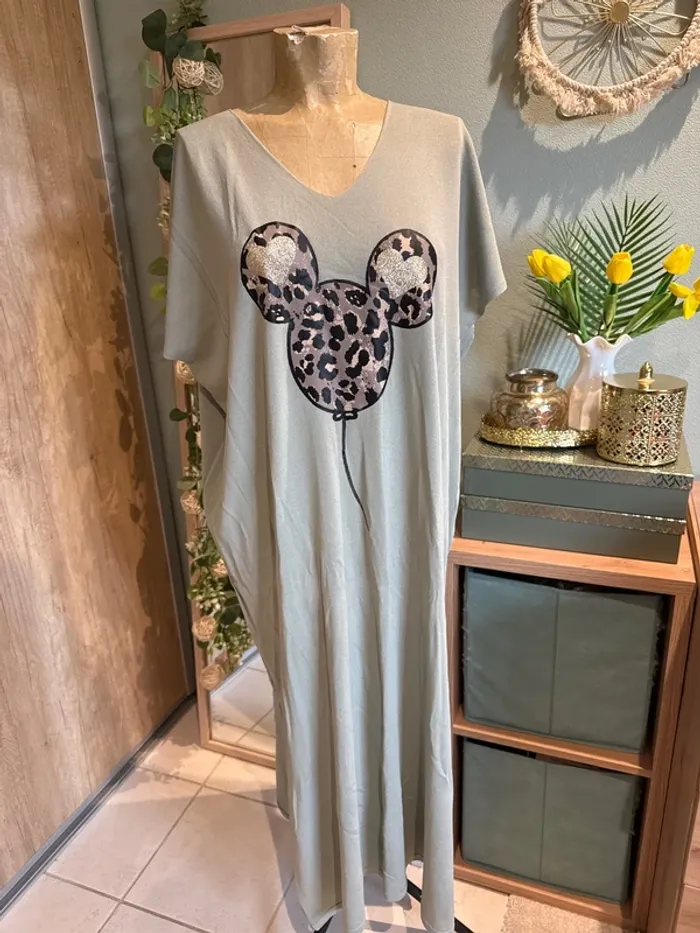Très jolie robe longue fluide avec motif léopard  femme