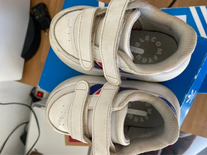Basket Adidas taille 22 - photo numéro 7