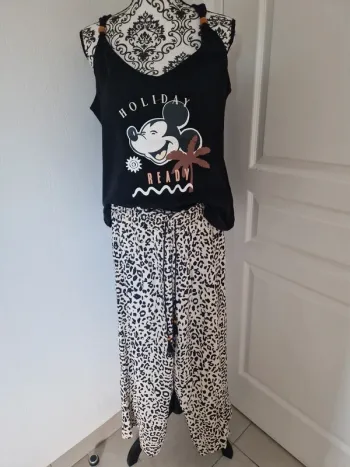 Pyjama Disney Mickey Mouse taille L neuf