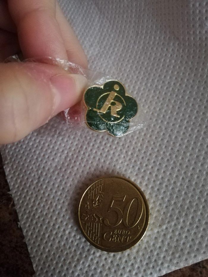 Très jolie petite broche vintage neuve emballée