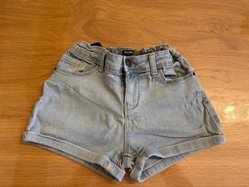 Short en jean Kiabi taille 9 ans