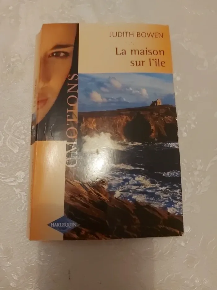 Livre Harlequin La maison sur l'île