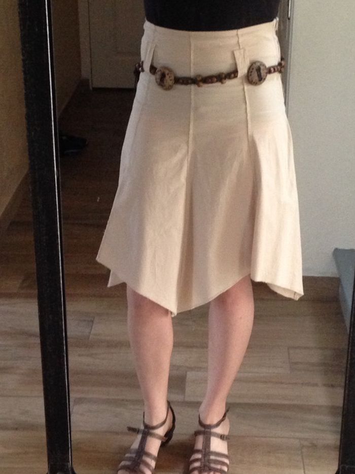 Jupe beige asymétrique Cache cache avec bel accessoire - photo numéro 2