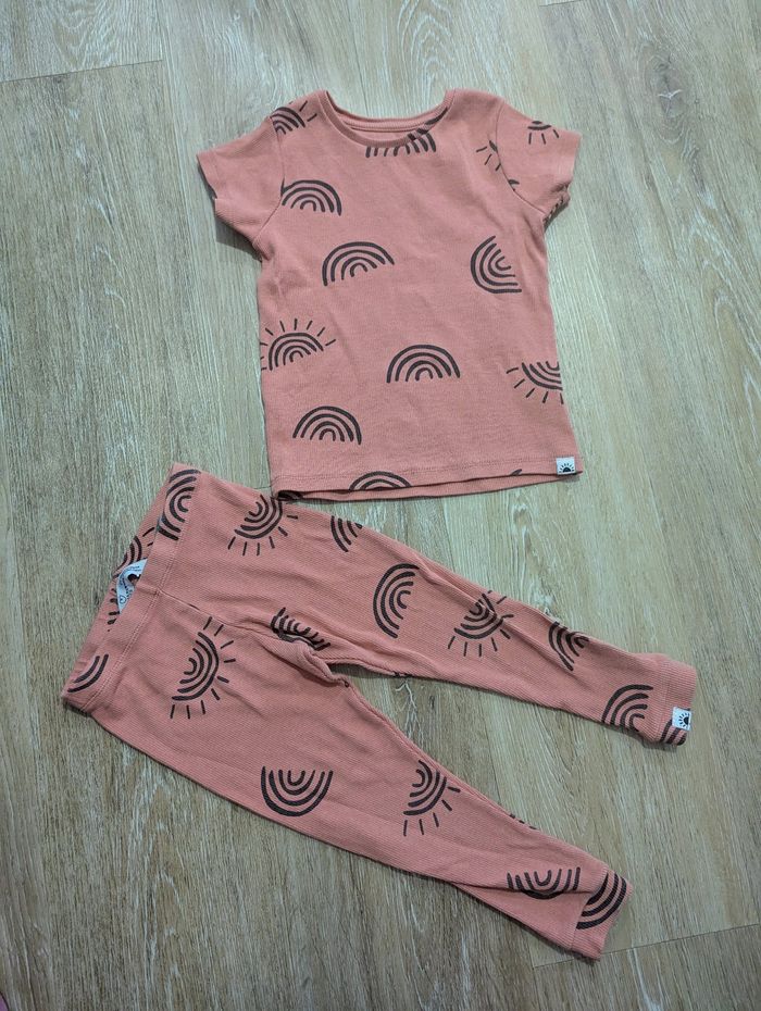 Ensemble t-shirt pantalon 3 ans