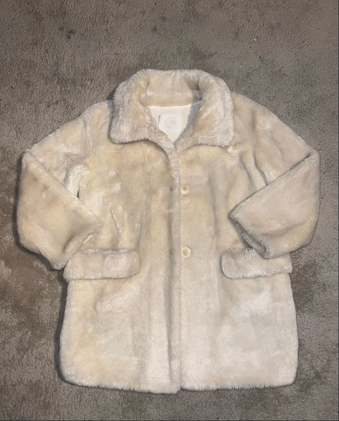 Menteau des petits hauts  blanche faux fourrure - photo numéro 2