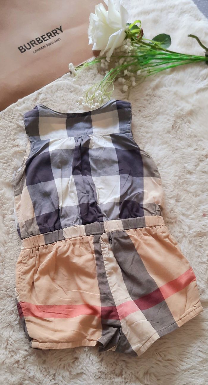 Combishort burberry 6mois - photo numéro 2