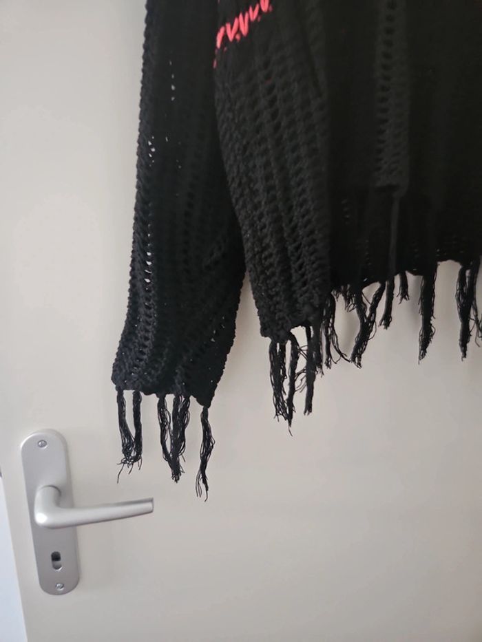 Pull tricoté noir et rose - photo numéro 4