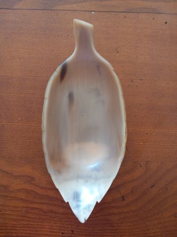 Plat en forme de feuille