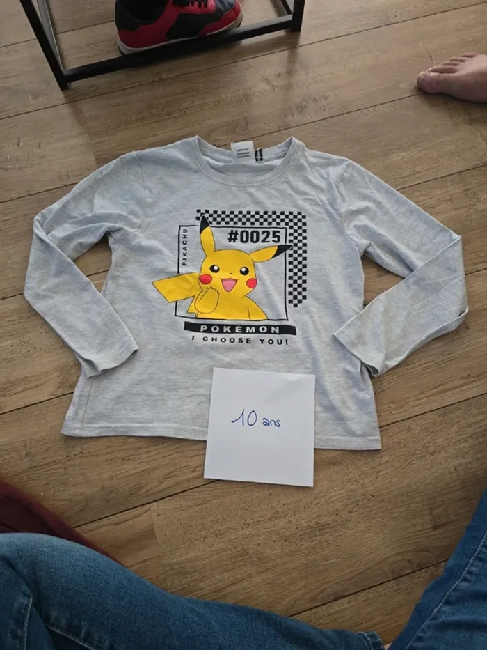 Tee shirt manches longues Pikachu 10 ans