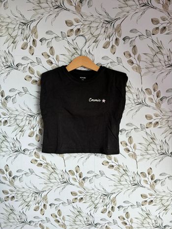 Tee shirt avec épaulettes