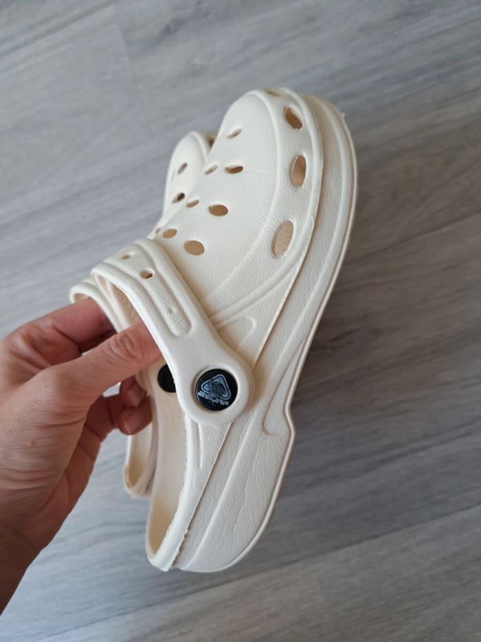 Sandales type " crocs " - photo numéro 4