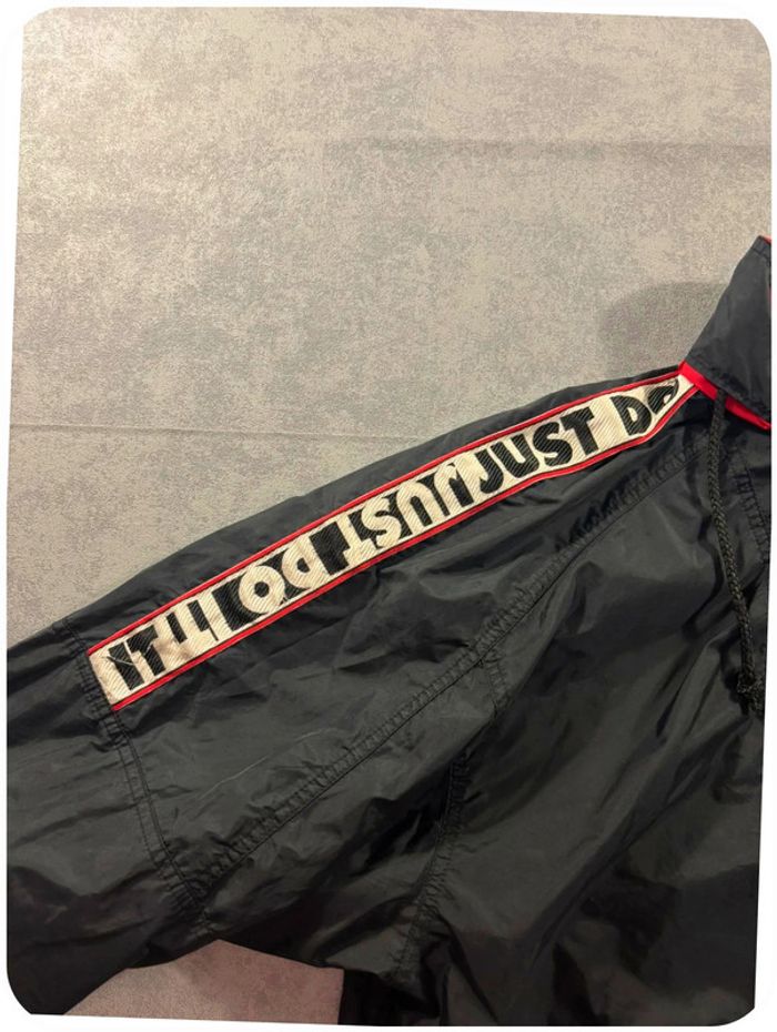 Veste zip Nike imperméable Vintage y2k noir et rouge Taille S - photo numéro 3