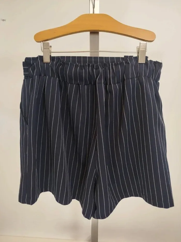 Short bleu marine - léger printemps/été taille L A563 - photo numéro 2