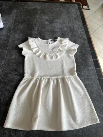 Robe longue blanche manches courtes  6-7 ans tex