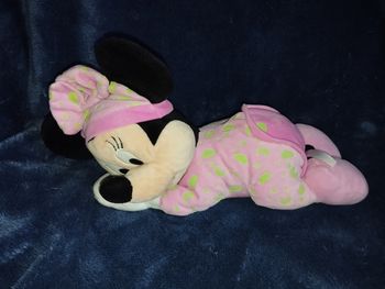 Nounours Disney Minnie allongée