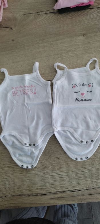 Lot de 2 bodies à bretelles