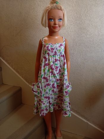 Robe d'été,6! ans ,blanche et imprimé multicouleus  papillons , Tout simplement. Très bon état