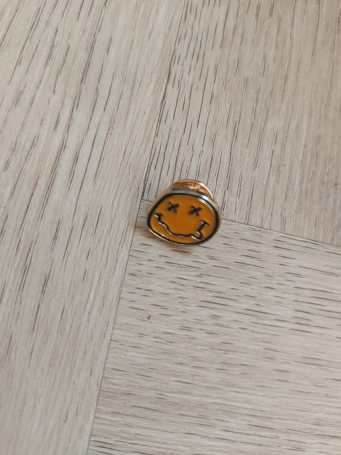 Pin's smiley