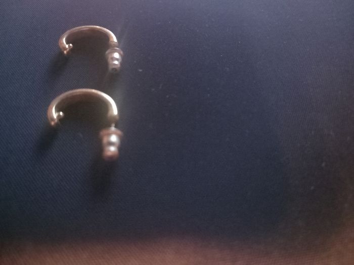 Petites boucles d'oreilles doré - photo numéro 2