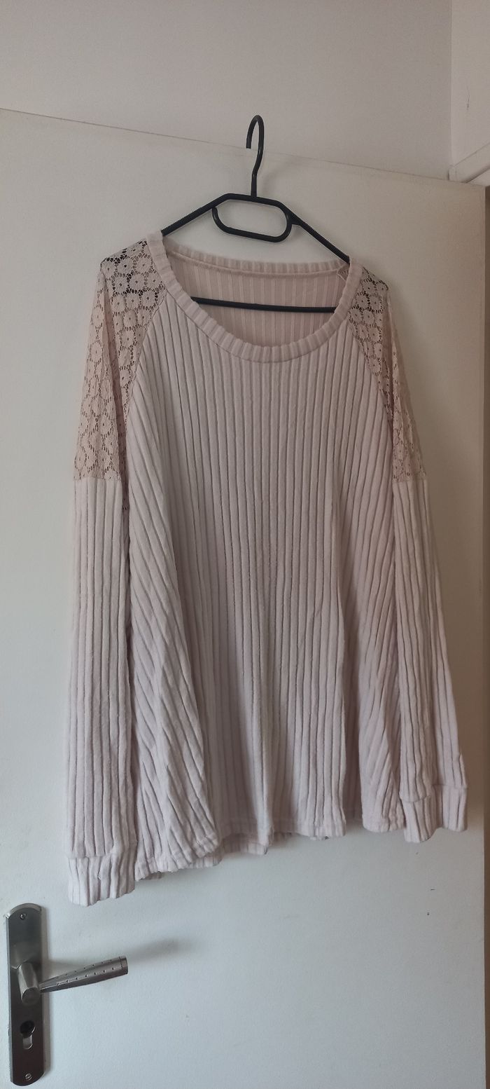Pull beige épaules dentelle - photo numéro 4