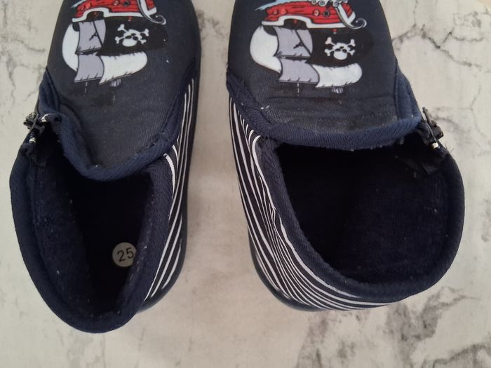 Chaussons garçon pointure 25 - photo numéro 4