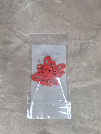 Boucles d'oreilles papillons en bois rouge neuf Fashion Jewrely 